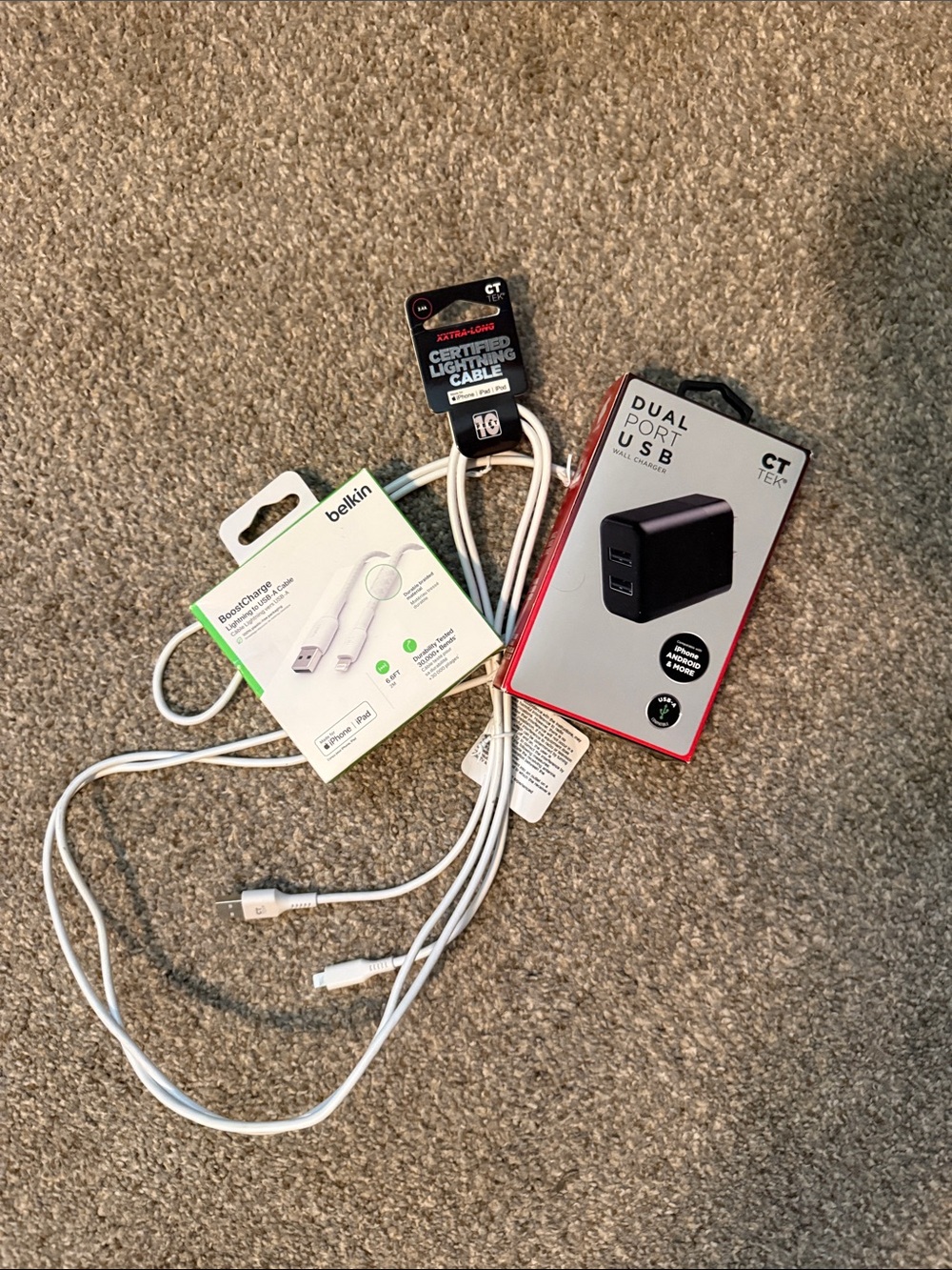 belkin White Lightning Charging Cable with Black CT Dual USB Wall Charger